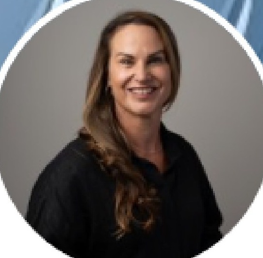 Leigh headshot