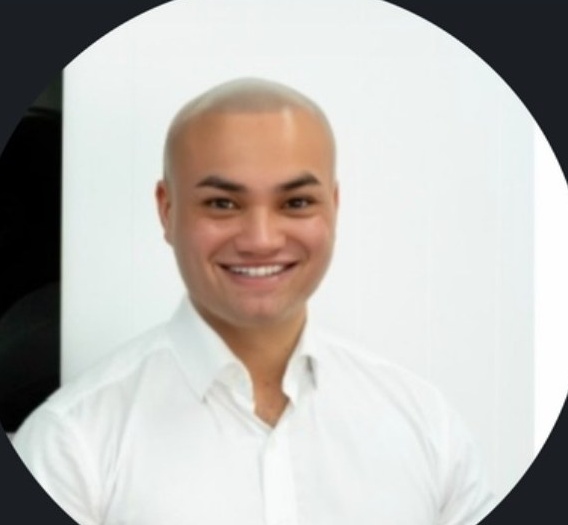 Mun-Nee headshot